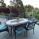 Galloping Goose B&B In Beautiful Victoria