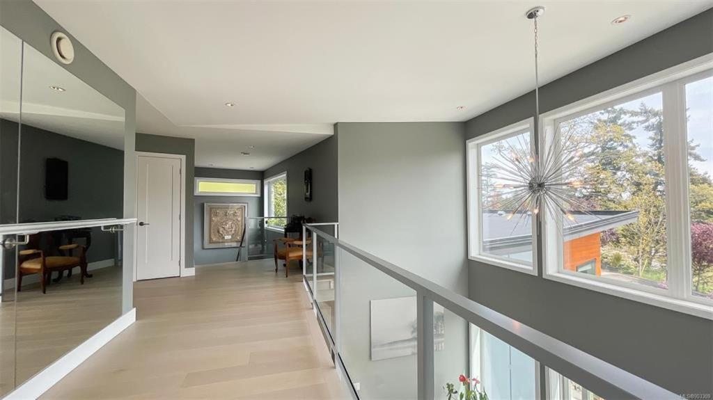 Galloping Goose In Beautiful Apartment *